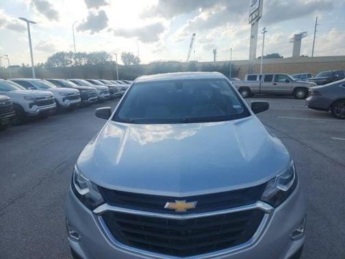 Silver Ice Metallic 2019 Chevrolet Equinox LS