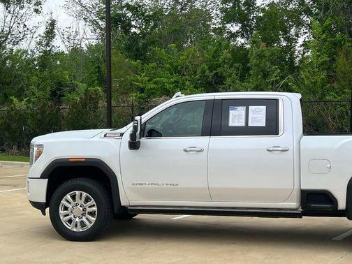 White Frost Tricoat 2022 GMC Sierra 2500 Denali