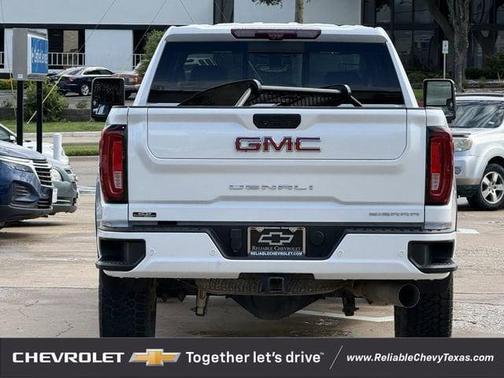 White Frost Tricoat 2022 GMC Sierra 2500 Denali