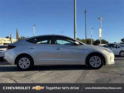 2019 Hyundai ELANTRA SE