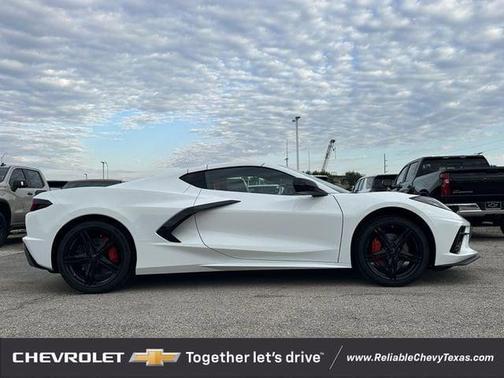 Arctic White 2026 Chevrolet Corvette Stingray w/3LT