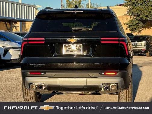 Mosaic Black Metallic 2026 Chevrolet Traverse LT