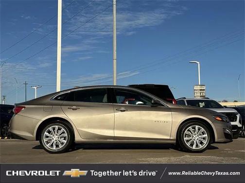 2022 Chevrolet Malibu FWD LT