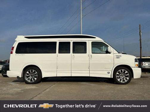 Summit White 2026 Chevrolet Express 2500 2500 Extended Wheelbase, WT, RWD