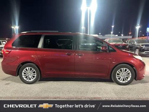 2017 Toyota Sienna XLE