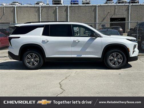 2025 Chevrolet Traverse LT