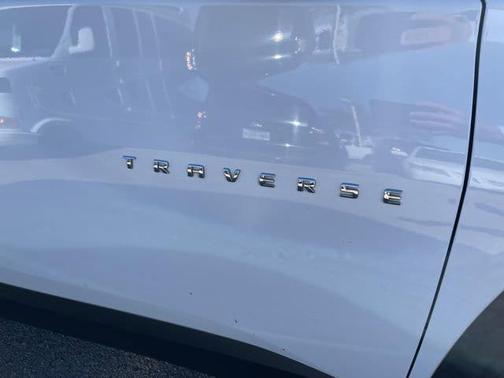 Summit White 2021 Chevrolet Traverse LS