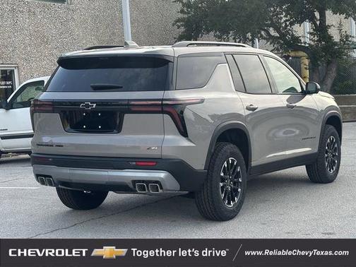 Sandstone Gray 2026 Chevrolet Traverse AWD Z71