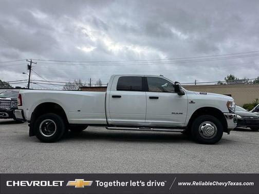 Bright White Clearcoat 2024 RAM 3500 Big Horn Crew Cab 4x4 8' Box