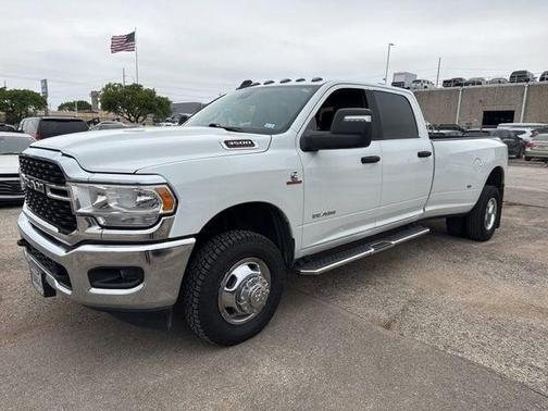 Bright White Clearcoat 2024 RAM 3500 Big Horn Crew Cab 4x4 8' Box
