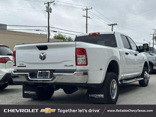 Bright White Clearcoat 2024 RAM 3500 Big Horn Crew Cab 4x4 8' Box