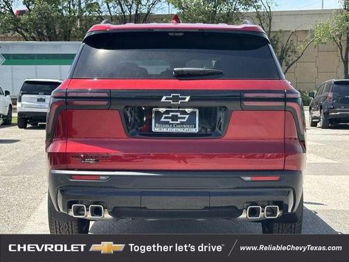 Radiant Red Tintcoat 2026 Chevrolet Traverse LT