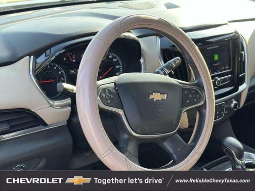 Mosaic Black Metallic 2022 Chevrolet Traverse LS
