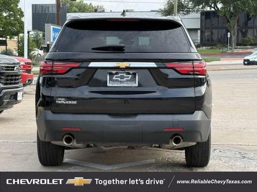 Mosaic Black Metallic 2022 Chevrolet Traverse LS