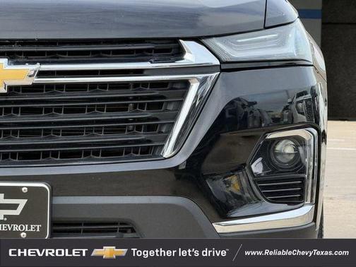 Mosaic Black Metallic 2022 Chevrolet Traverse LS