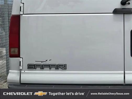 2002 GMC Safari SLE