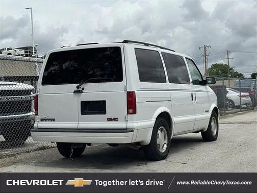 2002 GMC Safari SLE