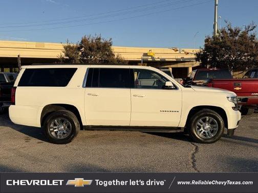 Summit White 2017 Chevrolet Suburban LT