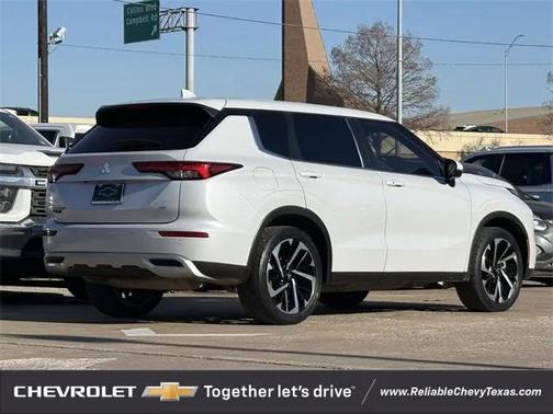 2023 Mitsubishi Outlander SE