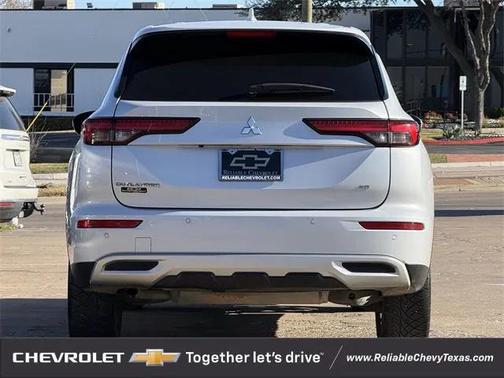 2023 Mitsubishi Outlander SE