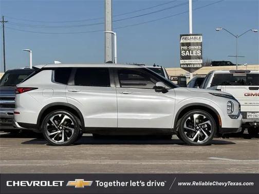2023 Mitsubishi Outlander SE
