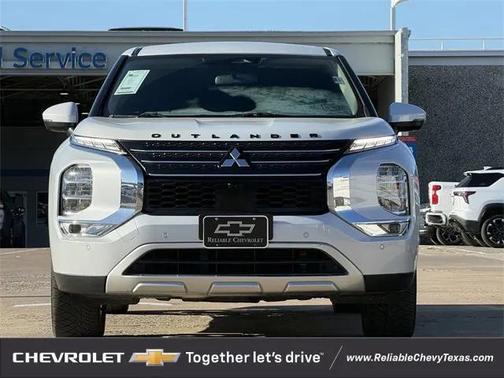 2023 Mitsubishi Outlander SE
