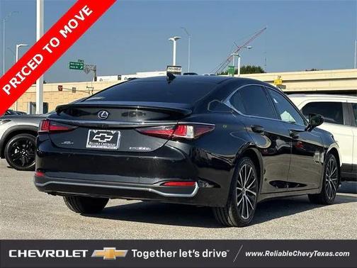 2022 Lexus ES 300h Base