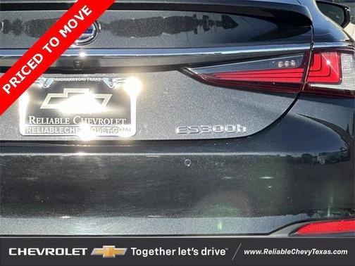 2022 Lexus ES 300h Base