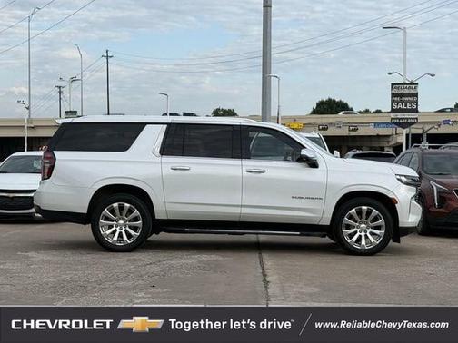 Iridescent Pearl Tricoat 2021 Chevrolet Suburban Premier