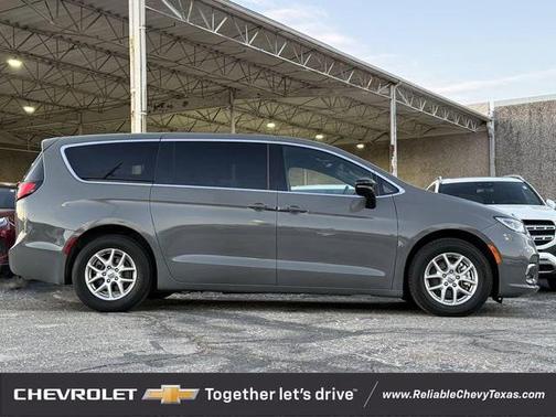 Ceramic Gray Clearcoat 2025 Chrysler Pacifica L