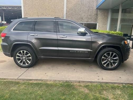 Granite Crystal Metallic Clearcoat 2017 Jeep Grand Cherokee Overland