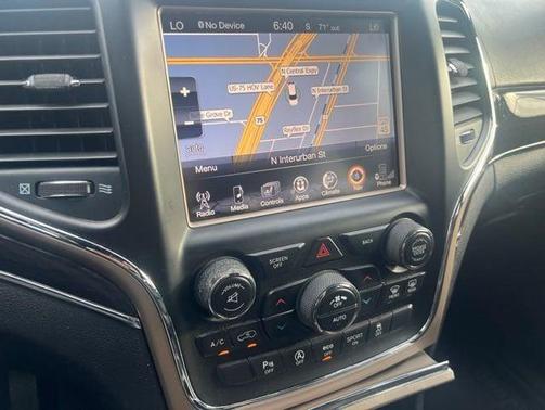 Granite Crystal Metallic Clearcoat 2017 Jeep Grand Cherokee Overland