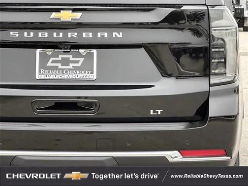 2025 Chevrolet Suburban LT