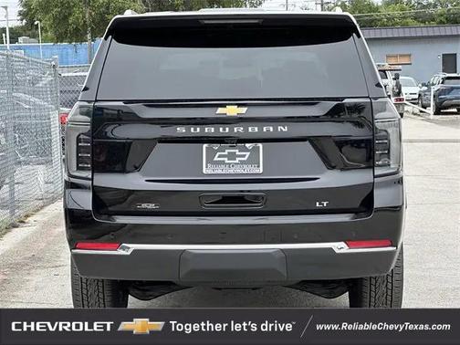 2025 Chevrolet Suburban LT