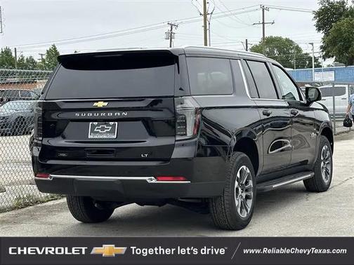 2025 Chevrolet Suburban LT