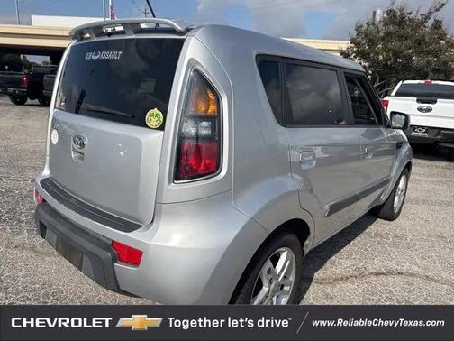2010 Kia Soul +