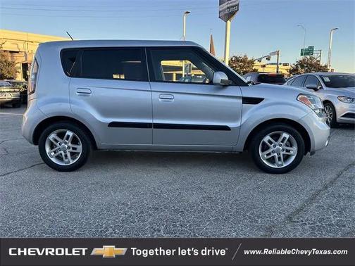 2010 Kia Soul +