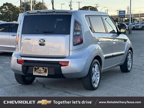 2010 Kia Soul +