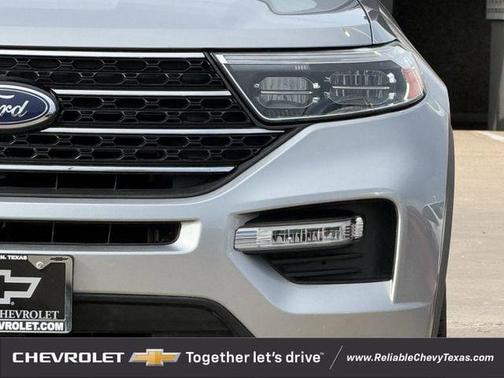 ICONIC SILVER METALLIC 2021 Ford Explorer XLT