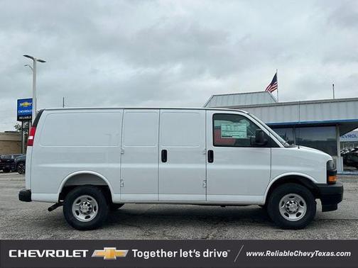 Summit White 2026 Chevrolet Express 2500 LT