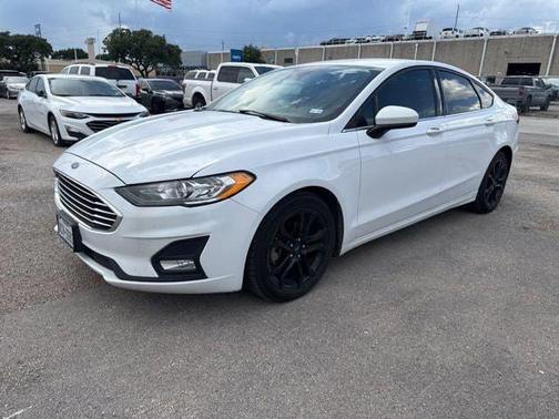 OXFORD WHITE 2020 Ford Fusion SE
