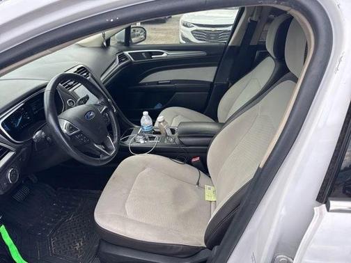 OXFORD WHITE 2020 Ford Fusion SE