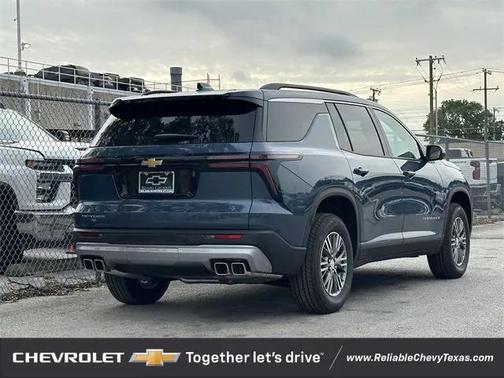 2025 Chevrolet Traverse LT