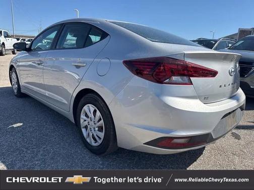 2019 Hyundai ELANTRA SE