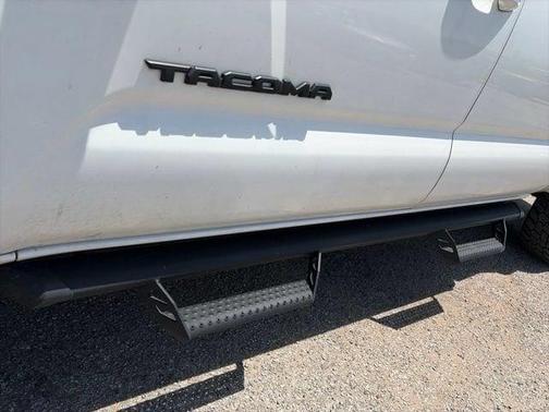 White 2022 Toyota Tacoma SR5