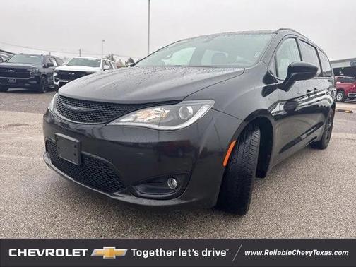 2018 Chrysler Pacifica Touring-L Plus
