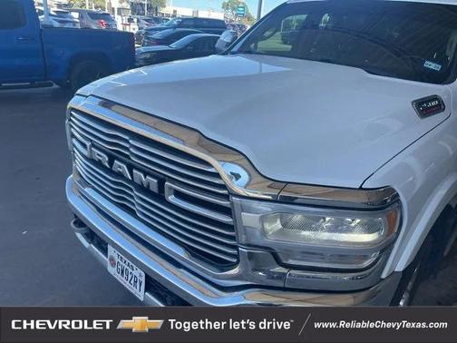 2020 RAM 2500 Laramie Crew Cab 4X4 6'4' Box