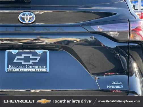 2023 Toyota Sienna XLE