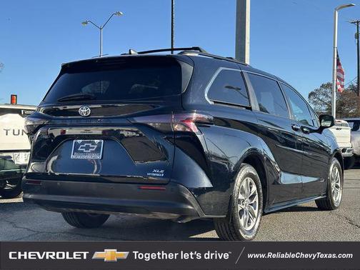 2023 Toyota Sienna XLE