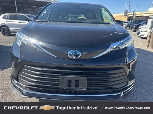 2023 Toyota Sienna XLE